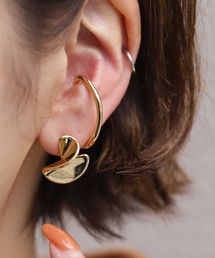シンプルなのに存在感抜群◎イヤーカフ付きピアス