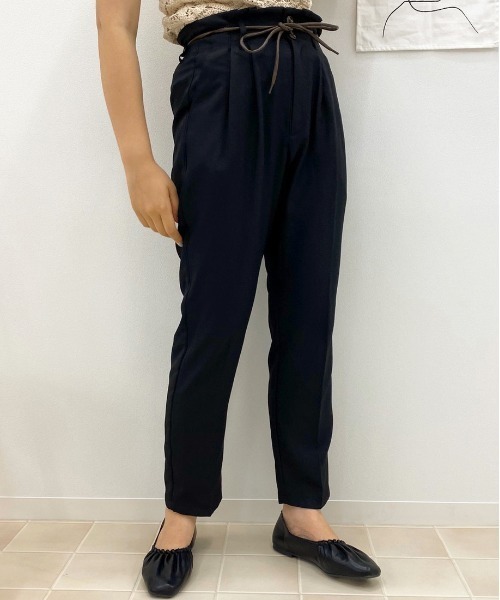 apres jour（アプレジュール）の「MILKテーパードパンツ【ZOZOTOWN限定アイテム】（その他パンツ・レディース・ブラック/ダークブラウン/ベージュ/スモークピンク/ボルドー/モカ/ダークブルー/アイボリー・X-LARGE/MEDIUM/SMALL）」の3枚目の写真