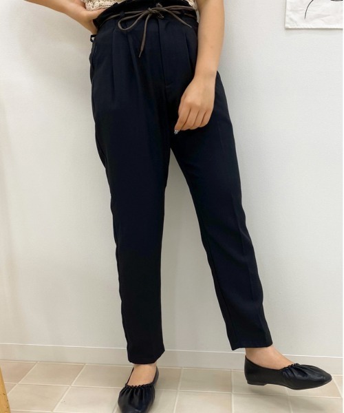 apres jour（アプレジュール）の「MILKテーパードパンツ【ZOZOTOWN限定アイテム】（その他パンツ・レディース・ブラック/ダークブラウン/ベージュ/スモークピンク/ボルドー/モカ/ダークブルー/アイボリー・X-LARGE/MEDIUM/SMALL）」の13枚目の写真