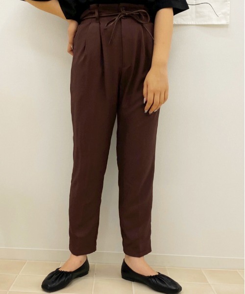 apres jour（アプレジュール）の「MILKテーパードパンツ【ZOZOTOWN限定アイテム】（その他パンツ・レディース・ブラック/ダークブラウン/ベージュ/スモークピンク/ボルドー/モカ/ダークブルー/アイボリー・X-LARGE/MEDIUM/SMALL）」の17枚目の写真