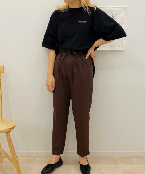 apres jour（アプレジュール）の「MILKテーパードパンツ【ZOZOTOWN限定アイテム】（その他パンツ・レディース・ブラック/ダークブラウン/ベージュ/スモークピンク/ボルドー/モカ/ダークブルー/アイボリー・X-LARGE/MEDIUM/SMALL）」の20枚目の写真