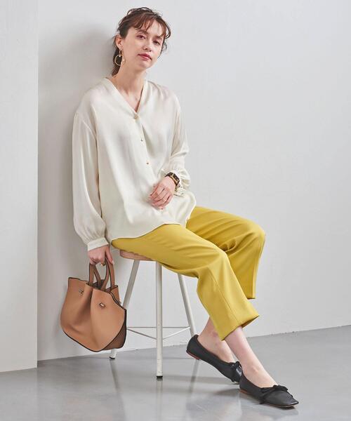 UNITED ARROWS（ユナイテッドアローズ）の「UBCB キューブボタン Vネック ブラウス（シャツ/ブラウス・レディース・ベージュ/オフホワイト/ダークグリーン・38/36）」の8枚目の写真