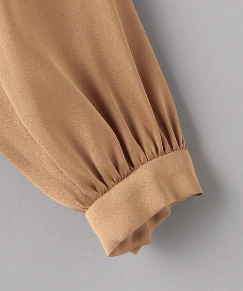 UNITED ARROWS（ユナイテッドアローズ）の「UBCB キューブボタン Vネック ブラウス（シャツ/ブラウス・レディース・ベージュ/オフホワイト/ダークグリーン・38/36）」の19枚目の写真