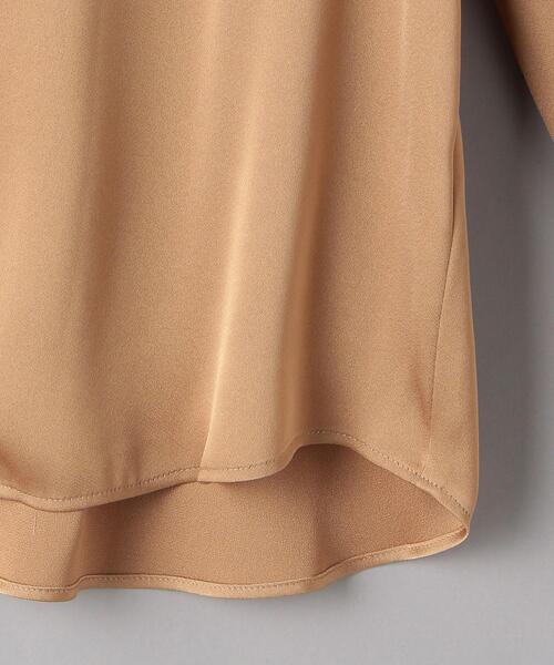 UNITED ARROWS（ユナイテッドアローズ）の「UBCB キューブボタン Vネック ブラウス（シャツ/ブラウス・レディース・ベージュ/オフホワイト/ダークグリーン・38/36）」の21枚目の写真