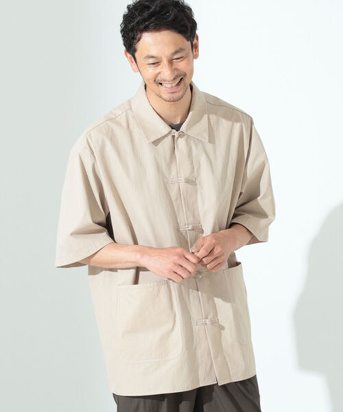 UNIVERSAL OVERALL(ユニバーサルオーバーオール)の「UNIVERSAL OVERALL × B:MING by BEAMS / 別注 チャイナ シャツ(シャツ/ブラウス・メンズ・ブラック/ベージュ/ダークブラウン・SMALL/LARGE/MEDIUM)」の3枚目の写真