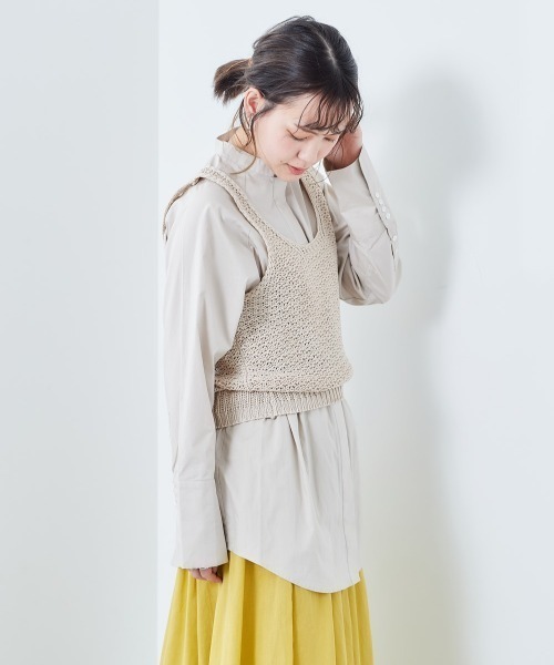 cepo（セポ）の「ニットベスト+ロングカフスシャツ レイヤード（シャツ/ブラウス・レディース・オフホワイト/ブラック/イエロー・M）」の3枚目の写真