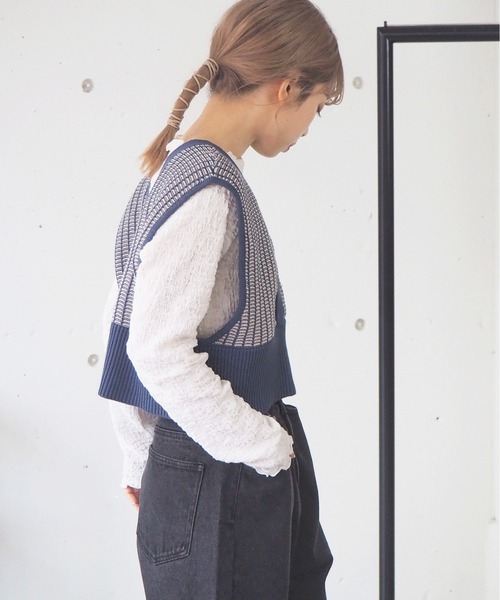 tiptop（ティップトップ）の「柄編み前後2wayビスチェ（ベスト・レディース・ブラック/ブラウン/ブルー/グレイッシュベージュ/ライトベージュ/C/アイボリー/B/A/ダークブルー・FREE）」の12枚目の写真