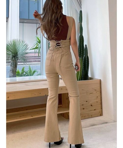 RESEXXY（リゼクシー）の「ストレッチフレアサロペット（つなぎ/オールインワン・レディース・ホワイト/ベージュ/インディゴブルー・FREE）」の2枚目の写真