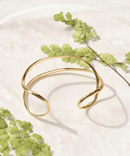 Phoebe（フィービィー）の「ラグジュアリーアシンメトリーラインバングル（バングル/リストバンド・レディース・シルバー/ゴールド・FREE）」の3枚目の写真