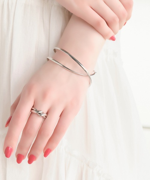 Phoebe（フィービィー）の「ラグジュアリーアシンメトリーラインバングル（バングル/リストバンド・レディース・シルバー/ゴールド・FREE）」の9枚目の写真