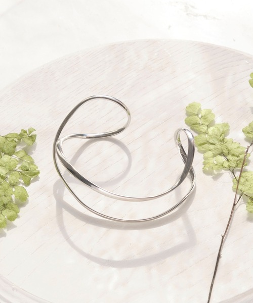 Phoebe（フィービィー）の「ラグジュアリーアシンメトリーラインバングル（バングル/リストバンド・レディース・シルバー/ゴールド・FREE）」の12枚目の写真