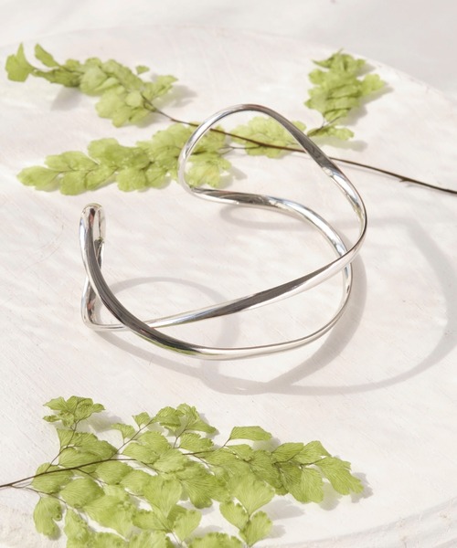 Phoebe（フィービィー）の「ラグジュアリーアシンメトリーラインバングル（バングル/リストバンド・レディース・シルバー/ゴールド・FREE）」の8枚目の写真