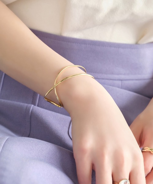 Phoebe（フィービィー）の「ラグジュアリーアシンメトリーラインバングル（バングル/リストバンド・レディース・シルバー/ゴールド・FREE）」の10枚目の写真