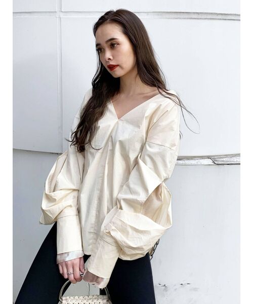 EMODA（エモダ）の「スリーブレイヤートップ（シャツ/ブラウス・レディース・アイボリー/ブラック・FREE）」の2枚目の写真