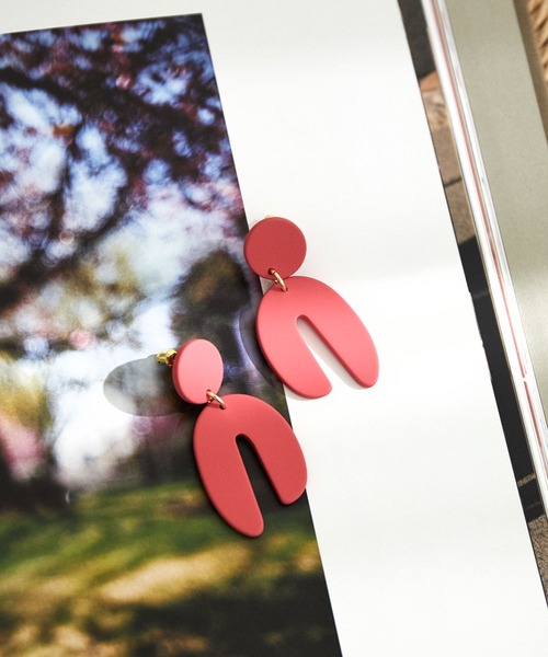 VIS（ビス）の「カラーアクリル変形ピアス（ピアス（両耳用）・レディース・ピンク/ミント/キャメル・FREE）」の3枚目の写真