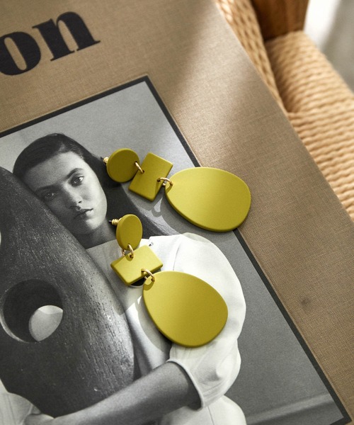 VIS（ビス）の「カラーアクリル変形ピアス（ピアス（両耳用）・レディース・ピンク/ミント/キャメル・FREE）」の2枚目の写真