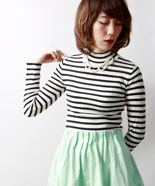 WEGO（ウィゴー）の「WEGO/ハイネックニット（ニット/セーター・レディース・オフホワイト/ホワイト系その他/ブラック/杢グレー/グリーン系その他/サックスブルー/ライトパープル/ライトイエロー・FREE）」の3枚目の写真