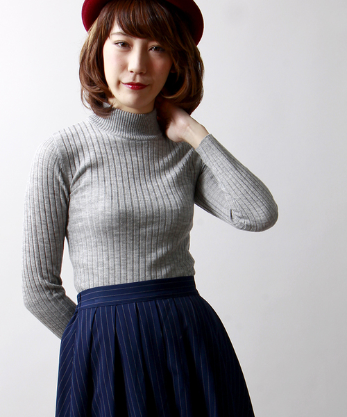 WEGO（ウィゴー）の「WEGO/ハイネックニット（ニット/セーター・レディース・オフホワイト/ホワイト系その他/ブラック/杢グレー/グリーン系その他/サックスブルー/ライトパープル/ライトイエロー・FREE）」の5枚目の写真