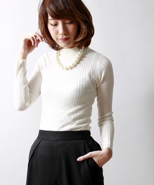 WEGO（ウィゴー）の「WEGO/ハイネックニット（ニット/セーター・レディース・オフホワイト/ホワイト系その他/ブラック/杢グレー/グリーン系その他/サックスブルー/ライトパープル/ライトイエロー・FREE）」の2枚目の写真