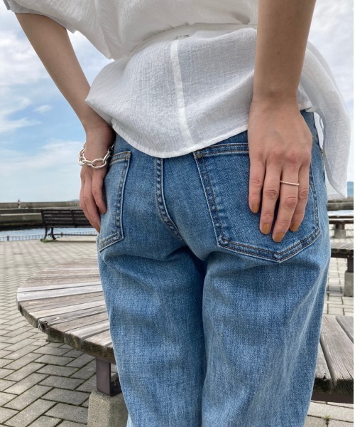 Chez toi（シェトワ）の「裾スリットセミフレアデニム（デニムパンツ・レディース・ブルー/サックスブルー系/グレー・SMALL/MEDIUM）」の9枚目の写真