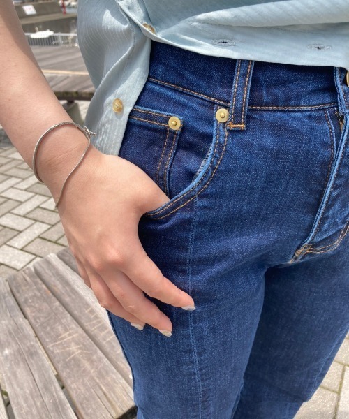 Chez toi（シェトワ）の「裾スリットセミフレアデニム（デニムパンツ・レディース・ブルー/サックスブルー系/グレー・SMALL/MEDIUM）」の15枚目の写真