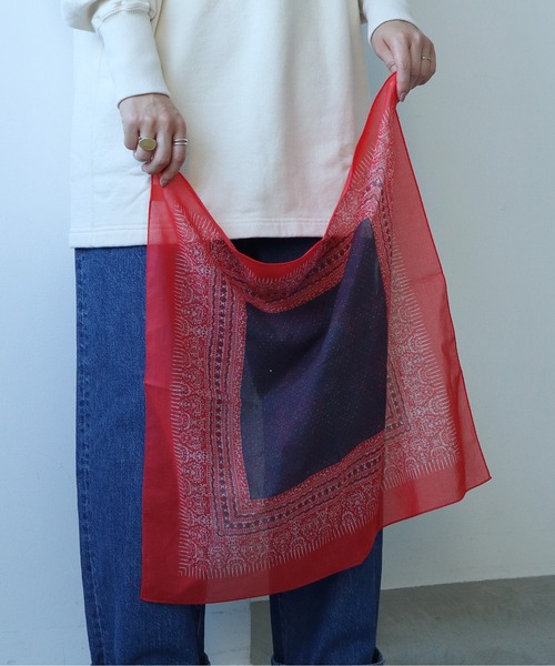 cardo fabrica(カルドファブリカ)の「._◇インド更紗プリントハンカチーフ(バンダナ/スカーフ・レディース・ネイビー/グレー・FREE)」の5枚目の写真
