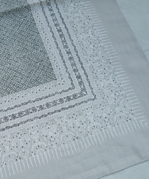 cardo fabrica(カルドファブリカ)の「._◇インド更紗プリントハンカチーフ(バンダナ/スカーフ・レディース・ネイビー/グレー・FREE)」の10枚目の写真