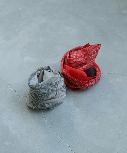 cardo fabrica(カルドファブリカ)の「._◇インド更紗プリントハンカチーフ(バンダナ/スカーフ・レディース・ネイビー/グレー・FREE)」の12枚目の写真