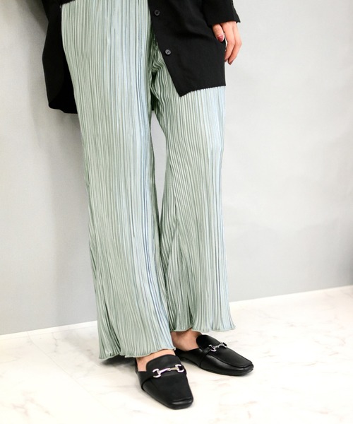 Brownie（ブラウニー）の「Brownie プリーツフレアーパンツ（その他パンツ・レディース・ベージュ/ブラウン/ミント/モカ・FREE）」の4枚目の写真