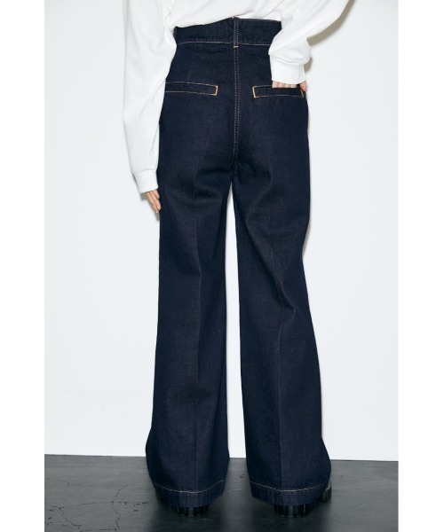 MOUSSY(マウジー)の「M BUTTON HW FLARE パンツ(デニムパンツ・レディース・ワンウォッシュ・2/1/0)」の11枚目の写真