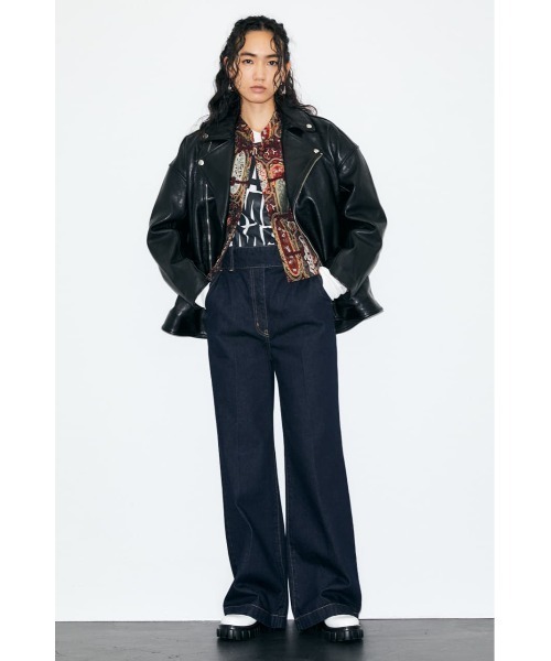 MOUSSY(マウジー)の「M BUTTON HW FLARE パンツ(デニムパンツ・レディース・ワンウォッシュ・2/1/0)」の8枚目の写真