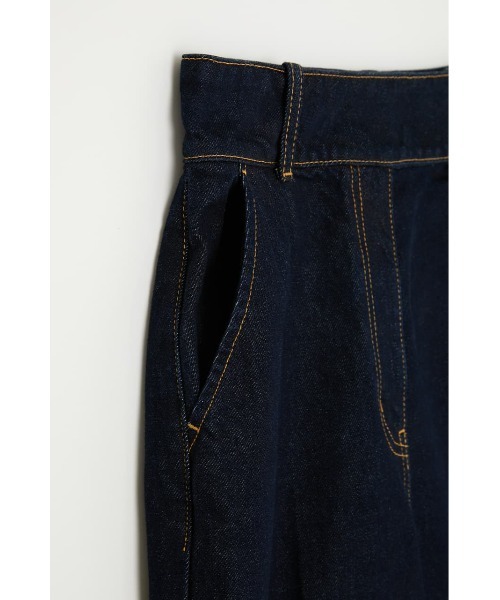 MOUSSY(マウジー)の「M BUTTON HW FLARE パンツ(デニムパンツ・レディース・ワンウォッシュ・2/1/0)」の7枚目の写真