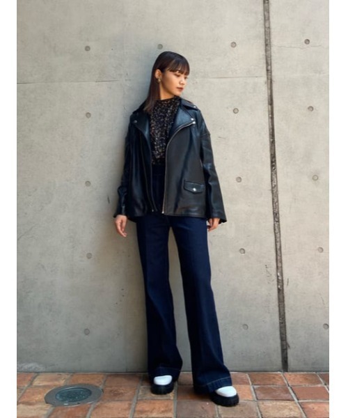 MOUSSY(マウジー)の「M BUTTON HW FLARE パンツ(デニムパンツ・レディース・ワンウォッシュ・2/1/0)」の15枚目の写真
