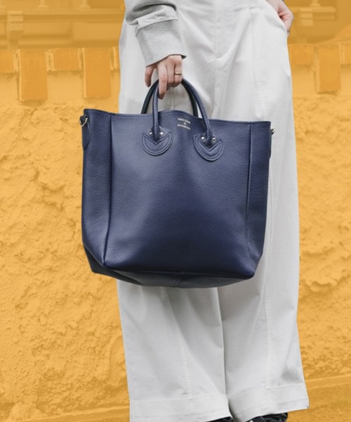 YOUNG&OLSEN The DRYGOODS STORE（ヤングアンドオルセン）の「YOUNG & OLSEN/ヤングアンドオルセン EMBOSSED LEATHER D TOTE M シボレザー トートバッグ 2WAYハンドバッグ 2026年秋冬 秋服 冬服（トートバッグ・レディース・イエロー/ブラウン/ベージュ/ブラック/シルバー/ホワイト/ブルー/ネイビー/カーキ/ダークブラウン・FREE）」の7枚目の写真
