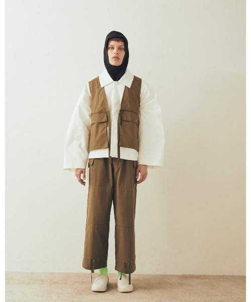 AIMNAIM（エイムネイム）の「CARGO VEST（ベスト・メンズ・オフホワイト/カーキ/ロイヤルブルー・MEDIUM/LARGE）」の6枚目の写真