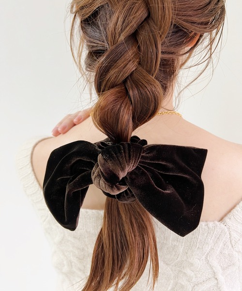 Loueme(ルエム)の「ベロアリボンシュシュ(シュシュ・レディース・ブラック/ブラウン/カーキ・FREE)」の3枚目の写真