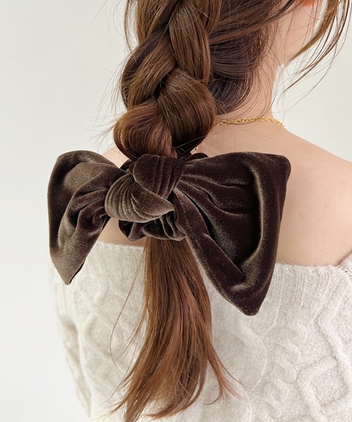 Loueme(ルエム)の「ベロアリボンシュシュ(シュシュ・レディース・ブラック/ブラウン/カーキ・FREE)」の1枚目の写真