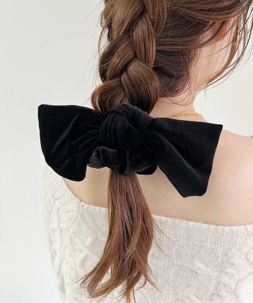 Loueme(ルエム)の「ベロアリボンシュシュ(シュシュ・レディース・ブラック/ブラウン/カーキ・FREE)」の2枚目の写真