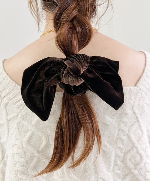 Loueme(ルエム)の「ベロアリボンシュシュ(シュシュ・レディース・ブラック/ブラウン/カーキ・FREE)」の14枚目の写真