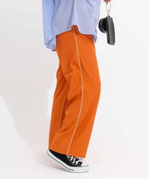 nemne store（ネンネストア）の「サイドラインタック入りナイロンパンツ（その他パンツ・レディース・アイボリー/オレンジ・フリー）」の6枚目の写真