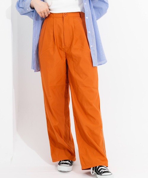 nemne store（ネンネストア）の「サイドラインタック入りナイロンパンツ（その他パンツ・レディース・アイボリー/オレンジ・フリー）」の4枚目の写真