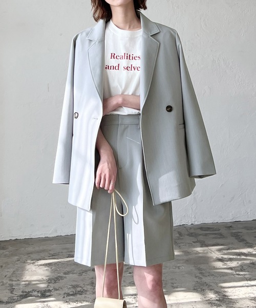 LIAN（リアン）の「テーラードジャケット＆ハーフパンツ　セットアップ（テーラードジャケット・レディース・アイボリー/ブラック/グレー/グレイッシュベージュ/ネイビー・FREE）」の4枚目の写真