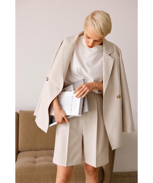 LIAN（リアン）の「テーラードジャケット＆ハーフパンツ　セットアップ（テーラードジャケット・レディース・アイボリー/ブラック/グレー/グレイッシュベージュ/ネイビー・FREE）」の2枚目の写真