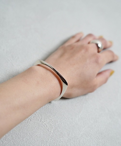 BYOKA（ビョーカ）の「【BYOKA / ビョーカ】SILVER925 MODIFICATION CUFF / ブレスレット（バングル/リストバンド・レディース・シルバー・FREE）」の2枚目の写真