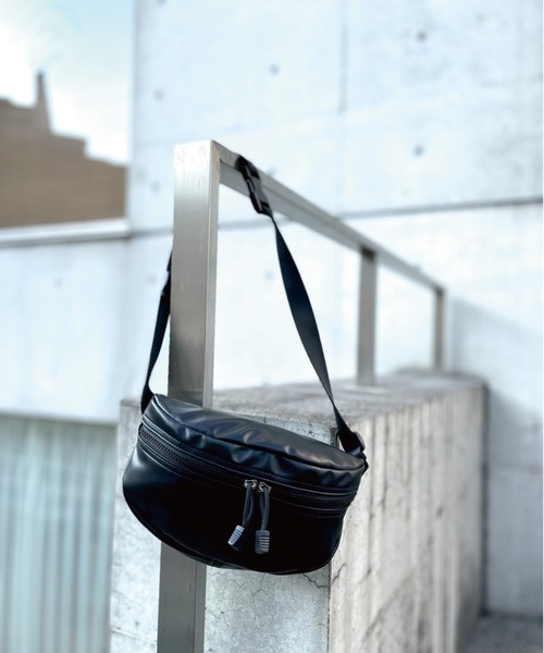 RIVE DROITE リヴドロワ　カーブボディバッグ　ブラウン 未使用近い 上品デザイン】カーブボディバッグ | RIVE DROITE(リヴドロワ