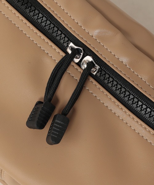 RIVE DROITE リヴドロワ　カーブボディバッグ　ブラウン 未使用近い 上品デザイン】カーブボディバッグ | RIVE DROITE(リヴドロワ