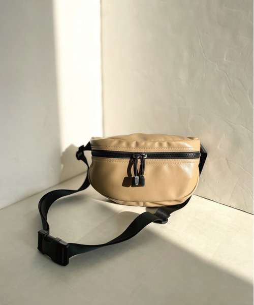 RIVE DROITE（リヴドロワ）の「R.good/アールドットグッド　クロスボディバッグ（ボディバッグ/ウエストポーチ・レディース・ブラック/サンドベージュ・FREE）」の22枚目の写真