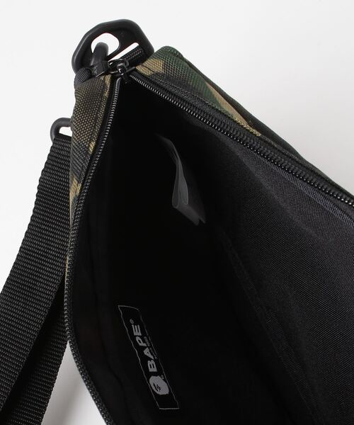 A BATHING APE(アベイシングエイプ)の「1ST CAMO MINI SHOULDER BAG M (CORDURA)(ショルダーバッグ・メンズ・グリーン・FREE)」の2枚目の写真