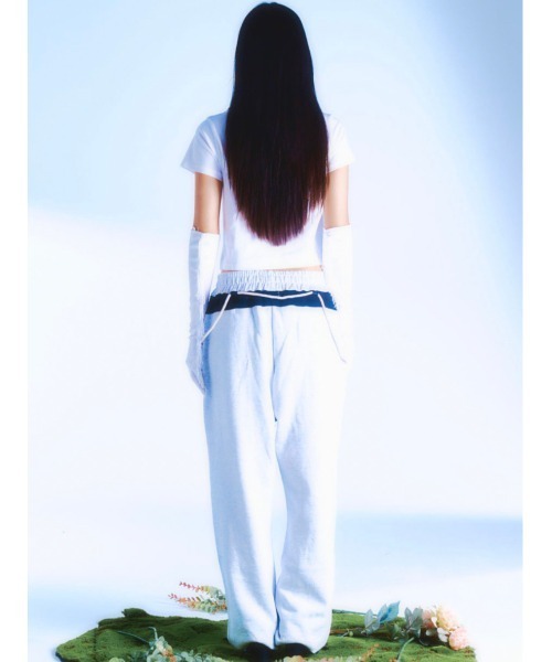 ROSEAPPLE STUDIO（ローズアップルスタジオ）の「【ROSEAPPLE STUDIO/ローズアップルスタジオ】222 Basic logo crop t/プリントT 半袖トップス 半袖Tシャツ 白Tシャツ 黒Tシャツ ゴシック クロップド 短丈トップス（Tシャツ/カットソー・レディース・ホワイト/ブラック・ONE SIZE）」の13枚目の写真