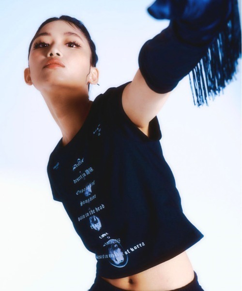 ROSEAPPLE STUDIO（ローズアップルスタジオ）の「【ROSEAPPLE STUDIO/ローズアップルスタジオ】222 Basic logo crop t/プリントT 半袖トップス 半袖Tシャツ 白Tシャツ 黒Tシャツ ゴシック クロップド 短丈トップス（Tシャツ/カットソー・レディース・ホワイト/ブラック・ONE SIZE）」の7枚目の写真